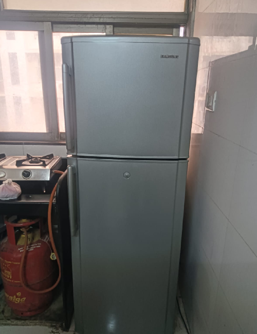 Refrigerator maintenance service